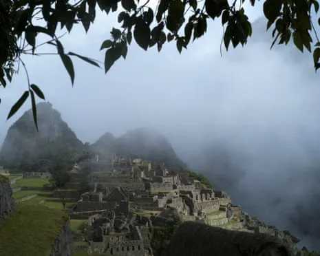 Debris placed on Train Tracks Strand Nearly 1,000 Tourists near Peru's Historic Site